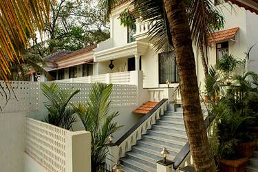 20th Century Colonial Villa, Goa 5
